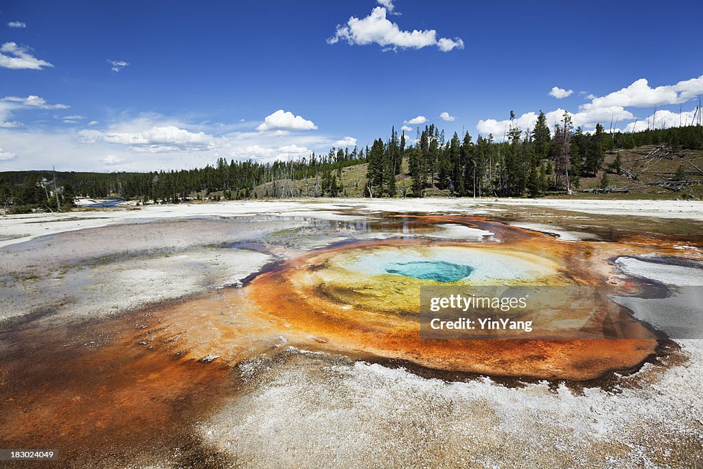 Chromatische Pool im Old Faithful-Geysir Geyser Basin