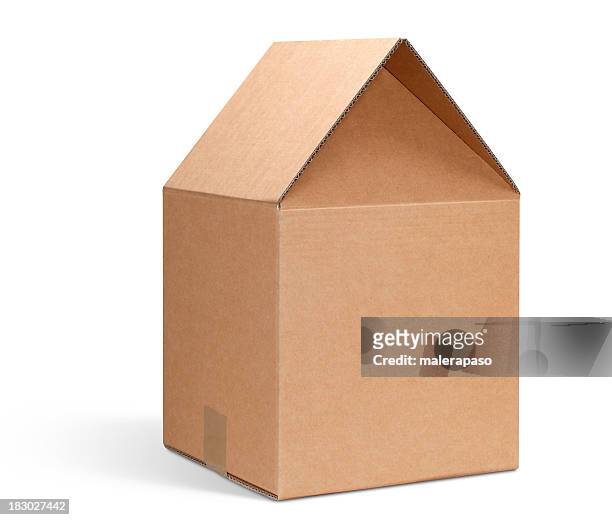 scatola di cartone a casa. - cardboard box foto e immagini stock
