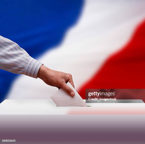 vote - french presidential election photos et images de collection