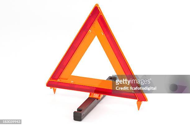 triangle de présignalisation - traffic accident photos et images de collection
