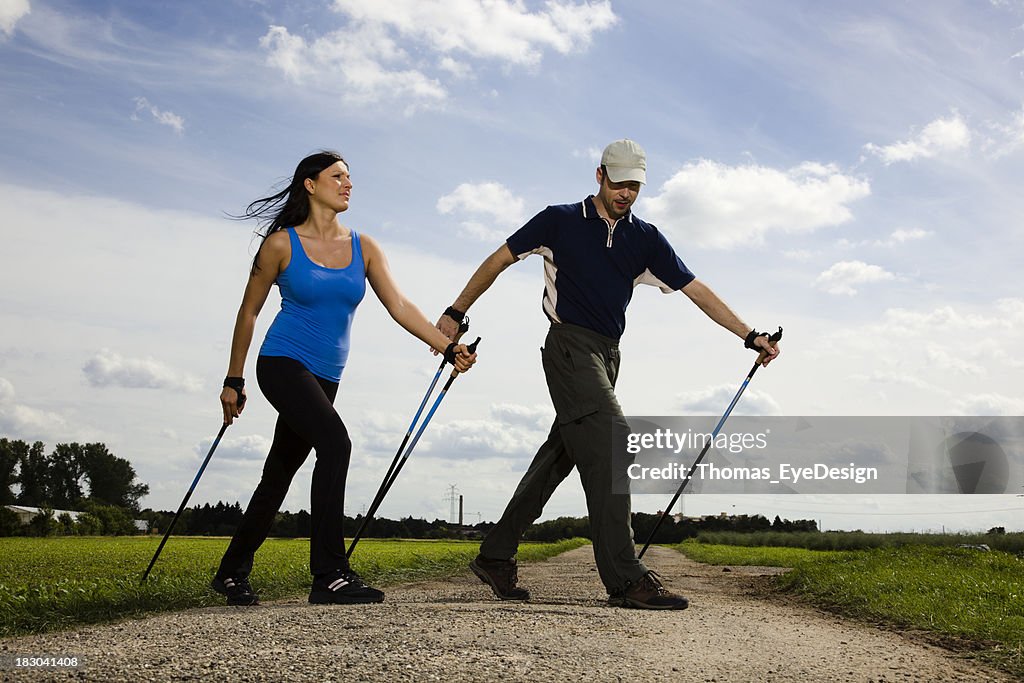 Junge Nordic Walkers