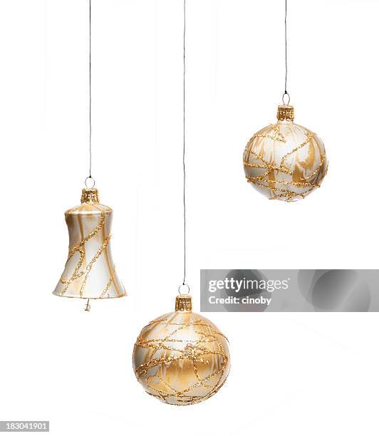 golden weihnachtskugel - christmas bauble isolated stock-fotos und bilder