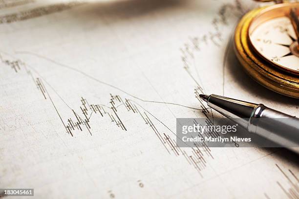 analysis the stock trends - modern compass stockfoto's en -beelden