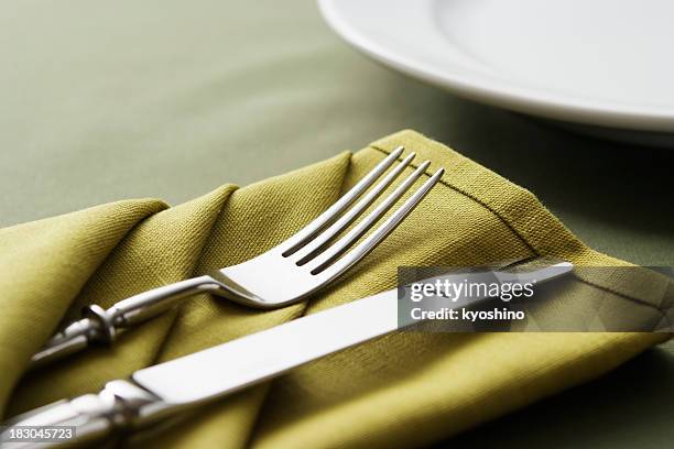 close-up shot of green table setting with copy space - bestek stockfoto's en -beelden