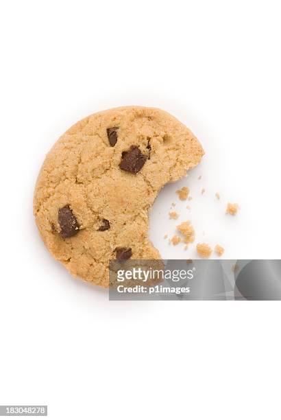 chocolate chip cookie with crumbs - smula bildbanksfoton och bilder