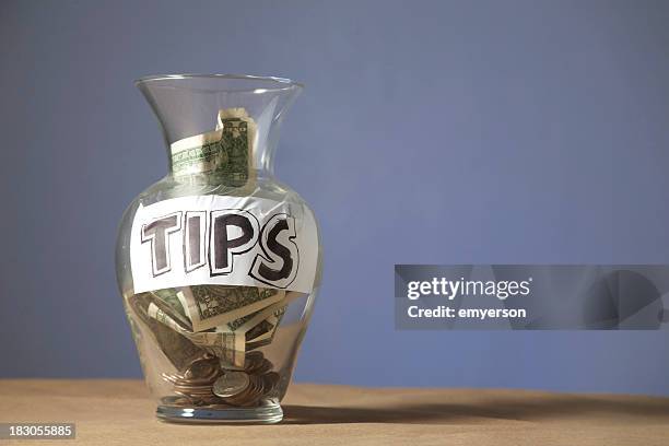 frasco de punta - tip jar fotografías e imágenes de stock