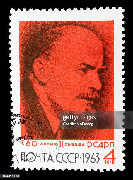 stornierte russische-briefmarke zu ehren von vladimir lenin - russische kultur stock-fotos und bilder