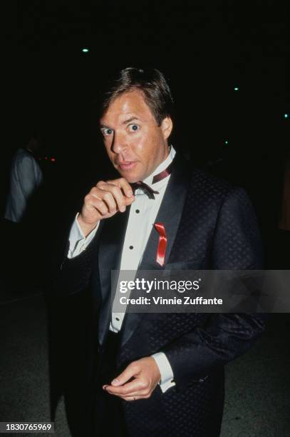 American sportscaster Bob Costas, wearing a tuxedo and bow tie, attends the 44th Annual Primetime Emmy Awards, held at the Pasadena Civic Auditorium...