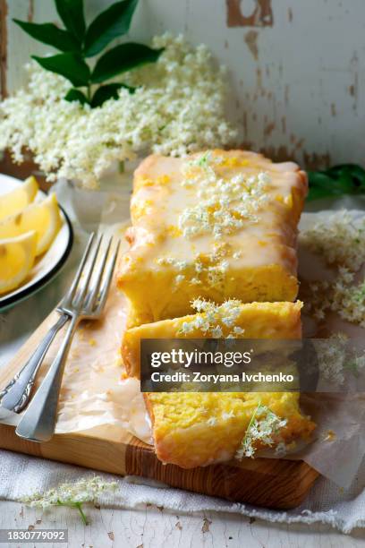 lemon and elderflower drizzle cake - pound cake stock pictures, royalty-free photos & images