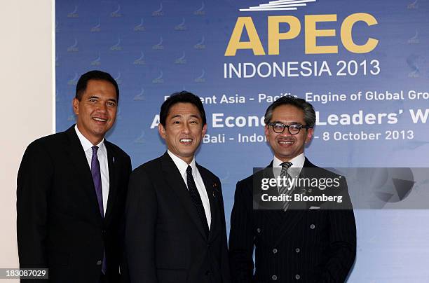 Gita Wirjawan, Indonesia's trade minister, left, Fumio Kishida, Japan's foreign minister, center, and Marty Natalegawa, Indonesia's foreign minister,...