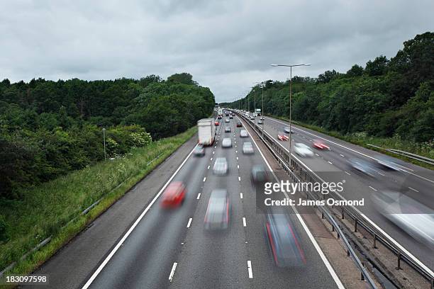rush hour - rijden een motorvoertuig besturen stockfoto's en -beelden