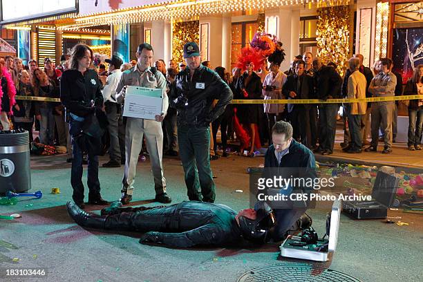 Take The Money and Run" - Sara Sidle , Nick Stokes, and David Phillips tend to the fallen motorcycle rider after his accident, on CSI: CRIME SCENE...