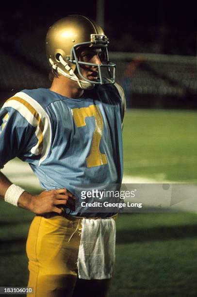 Mark Harmon on sidelines during game vs Nebraska at Rose Bowl Stadium. Pasadena, CA 9/9/1972 CREDIT: George Long
