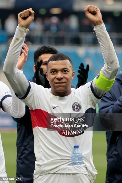 Kylian Mbappe of PSG salutes the supporters following the Ligue 1 Uber Eats match between Le Havre AC and Paris Saint-Germain at Stade Oceane on...