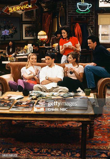 The One Where Rachel Finds Out" Episode 124 -- Pictured: Lisa Kudrow as Phoebe Buffay, David Schwimmer as Ross Geller, Jennifer Aniston as Rachel...