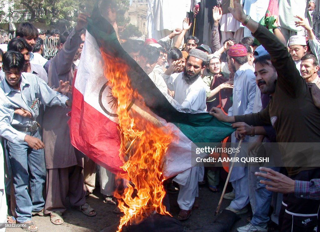 TOPSHOT-PAKISTAN-INDIA-KASHMIR