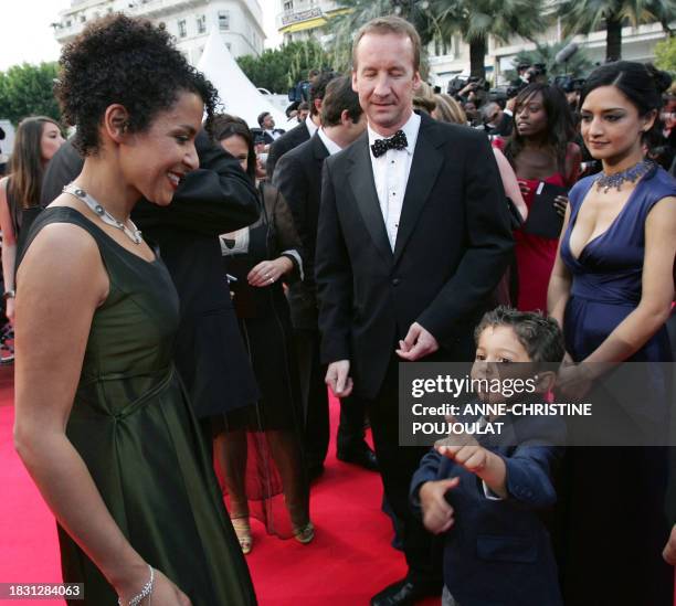 French journalist and writer Mariane Pearl listens 21 May 2007 to her son Adam, as she arrive swith British producer Andrew Eaton and actress Archie...