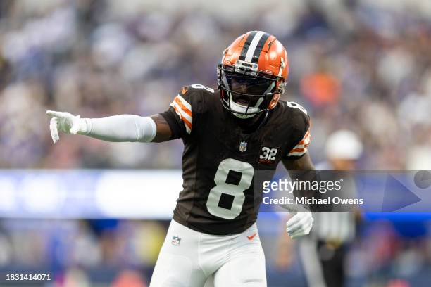 Elijah Moore of the Cleveland Browns signals as he lines up during an NFL football game between the Los Angeles Rams and the Cleveland Browns at SoFi...