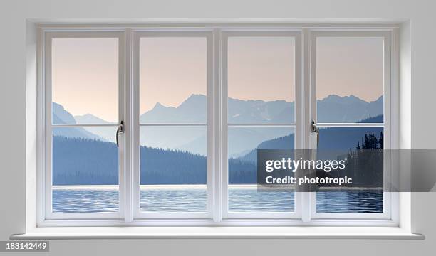 ventana con vista al lago - marco de ventana fotografías e imágenes de stock