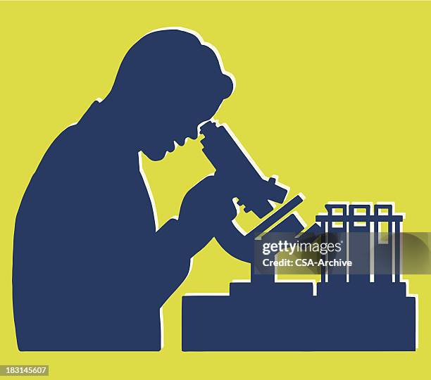 illustrations, cliparts, dessins animés et icônes de scientifique de laboratoire silhouette de scène - microscope