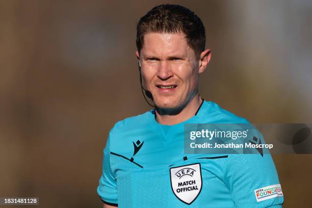 The Referee David Dickinson of Scotland reacts during the UEFA Youth League Group F match between AC Milan and Borussia Dortmund at Centro Sportivo...