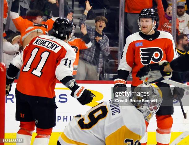 Sean Couturier of the Philadelphia Flyers scores at 3:54 of overtime against Alex Nedeljkovic of the Pittsburgh Penguins at the Wells Fargo Center on...