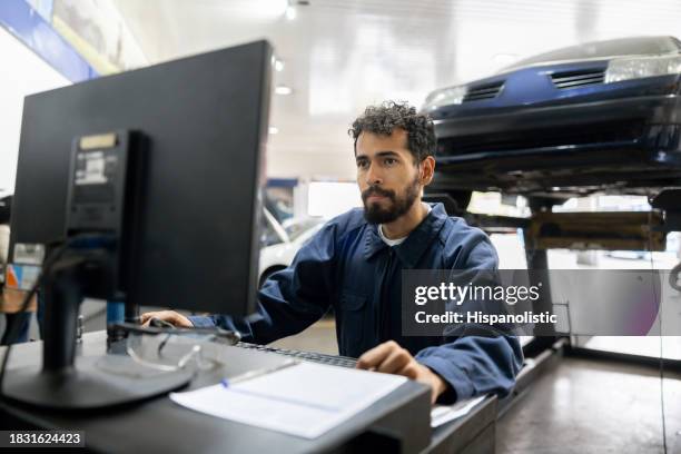 2000 Mechanic Computer 1,396 Car Computer System Stock Photos, High-Res Pictures, and Images ...