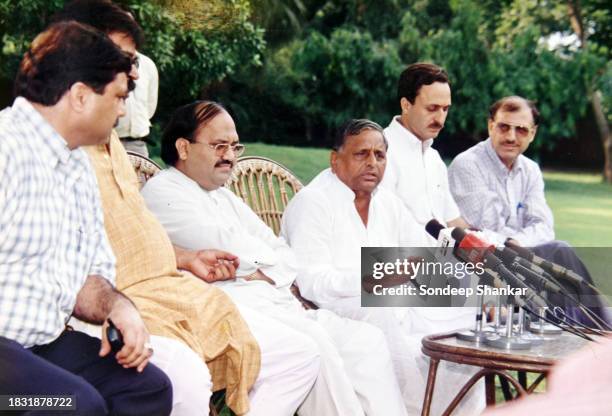 Samajwadi Party leaders Mulayam Singh Yadav and Amar Singh during the press conference at their office on July 8, 2008 in New Delhi.
