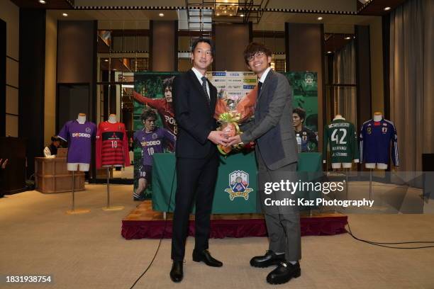 Yosuke Kashiwagi of FC Gifu is presented a bouquet of flowers by Yojiro Takahogi, former team mate of Sanfrecce Hiroshima, at his retirement press...