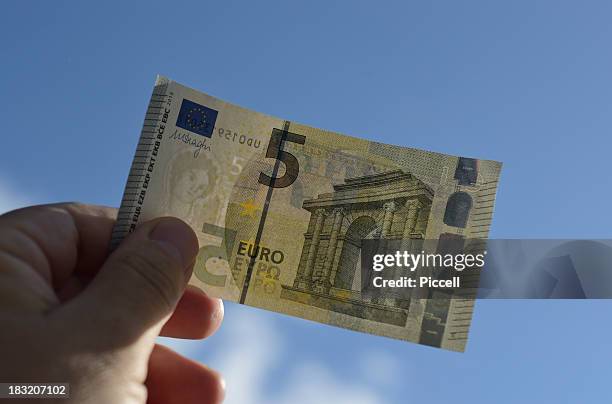 new five euro note viewed against sky - billet de 5 euros photos et images de collection