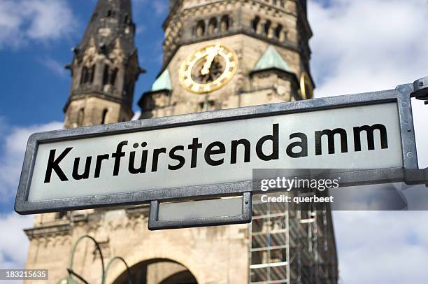 kurfürstendamm/gedächtniskirche (berlim - igreja memorial do imperador guilherme imagens e fotografias de stock