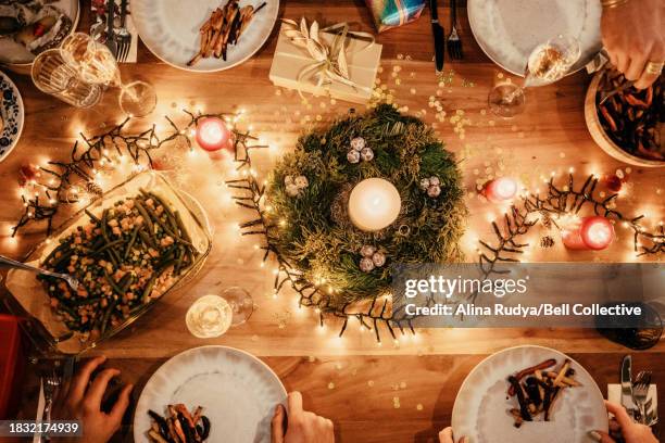 festive dinner table from above - christmas dinner party stock pictures, royalty-free photos & images