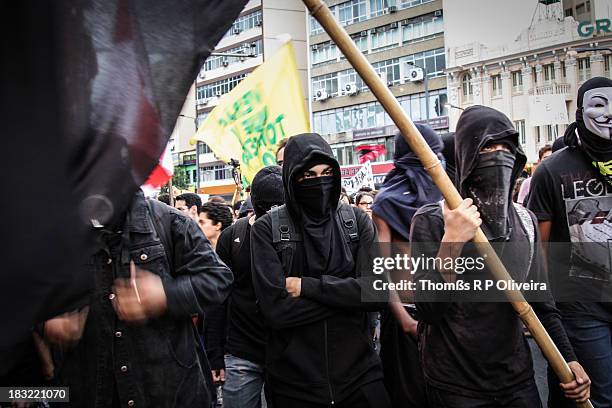 Protesters take the streets to protest on the day of the final of FIFA Confederations Cup between Brazil and Spain. Manifestantes tomam as ruas para...