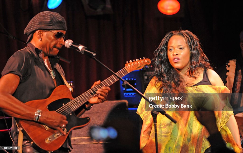 Tony Maiden and his daughter Amanda Maiden of Rufus performs at B.B ...