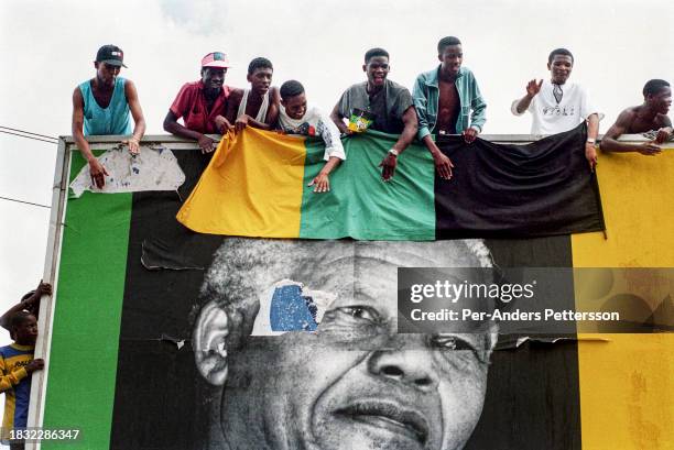 Supporters wait for President Nelson Mandela's motorcade to pass by during an election campaign on April 11, 1994 in Durban, South Africa. Nelson...