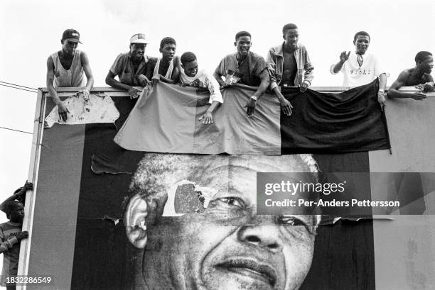 Supporters wait for President Nelson Mandela's motorcade to pass by during an election campaign on April 11, 1994 in Durban, South Africa. Nelson...