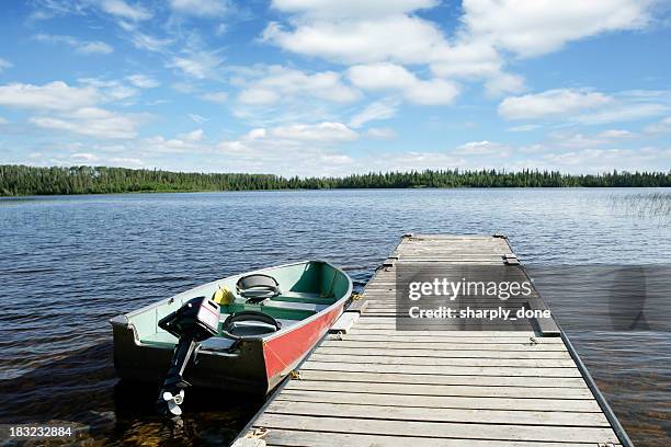 xxl pesca en bote y al lago - recreational boat fotografías e imágenes de stock