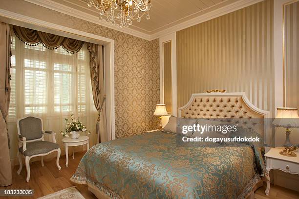 luxury classic bedroom xxxl - hotel suite bildbanksfoton och bilder