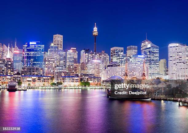 el puerto darling de los edificios de la ciudad de sydney, australia - darling harbor fotografías e imágenes de stock