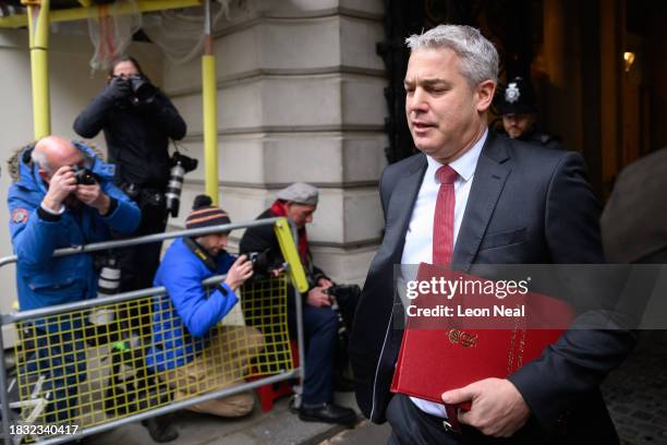 Environment Secretary Steve Barclay arrives in Downing Street ahead of the weekly Cabinet meeting on December 05, 2023 in London, England.