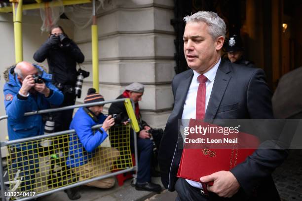 Environment Secretary Steve Barclay arrives in Downing Street ahead of the weekly Cabinet meeting on December 05, 2023 in London, England.