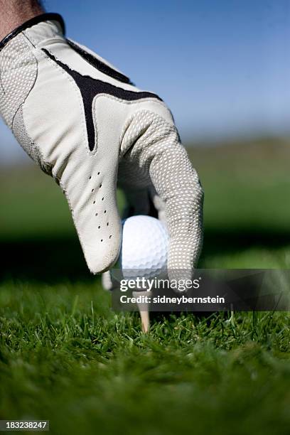 teeing capacidad - color saturado fotografías e imágenes de stock