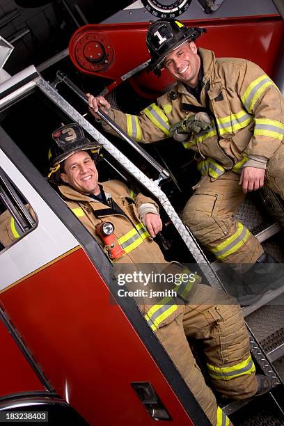 firemen on truck 2 - emergency equipment 個照片及圖片檔