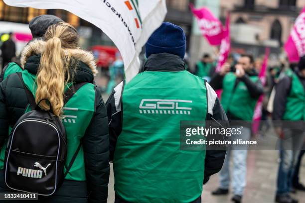 December 2023, North Rhine-Westphalia, Cologne: Members of the GDL during the central strike rally for North Rhine-Westphalia in front of Cologne...