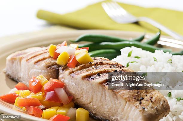 mahi com molho de fruta - dolphin fish imagens e fotografias de stock