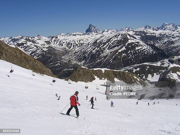 learning to ski - huesca province stock pictures, royalty-free photos & images