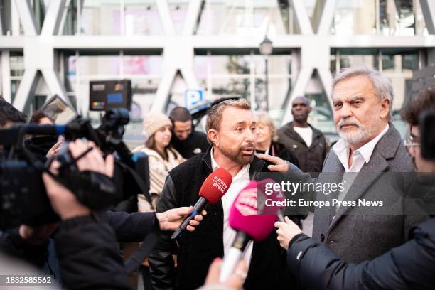 Presenter Jose Manuel Parada and actor and singer Enrique del Pozo attend to the media on their arrival at the funeral chapel of actress Concha...