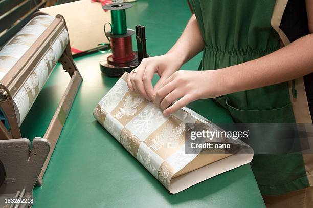 gift wrapping-retail - gift wrap stock pictures, royalty-free photos & images