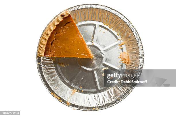 overhead torta di zucca un pezzo sinistra isolato - torta al forno foto e immagini stock