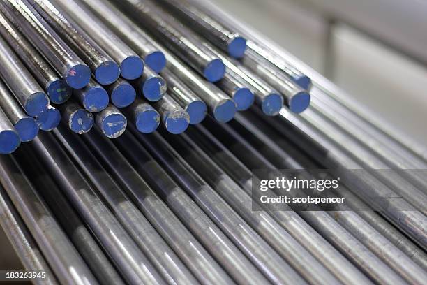 varillas de acero - barra-herramientas-de-construcción fotografías e imágenes de stock
